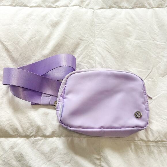 NWOT Lululemon Athletica Everywhere Belt Bag 1L Lavender Frost - Picture 3 of 8